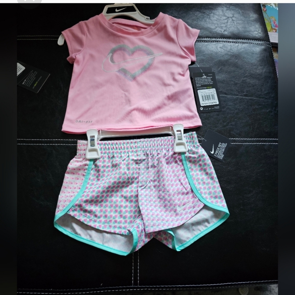 Nike Infant Girl’s Dri-Fit T-Shirt & Shorts set (2-pieces) 18m nwt, pink - Picture 3 of 5